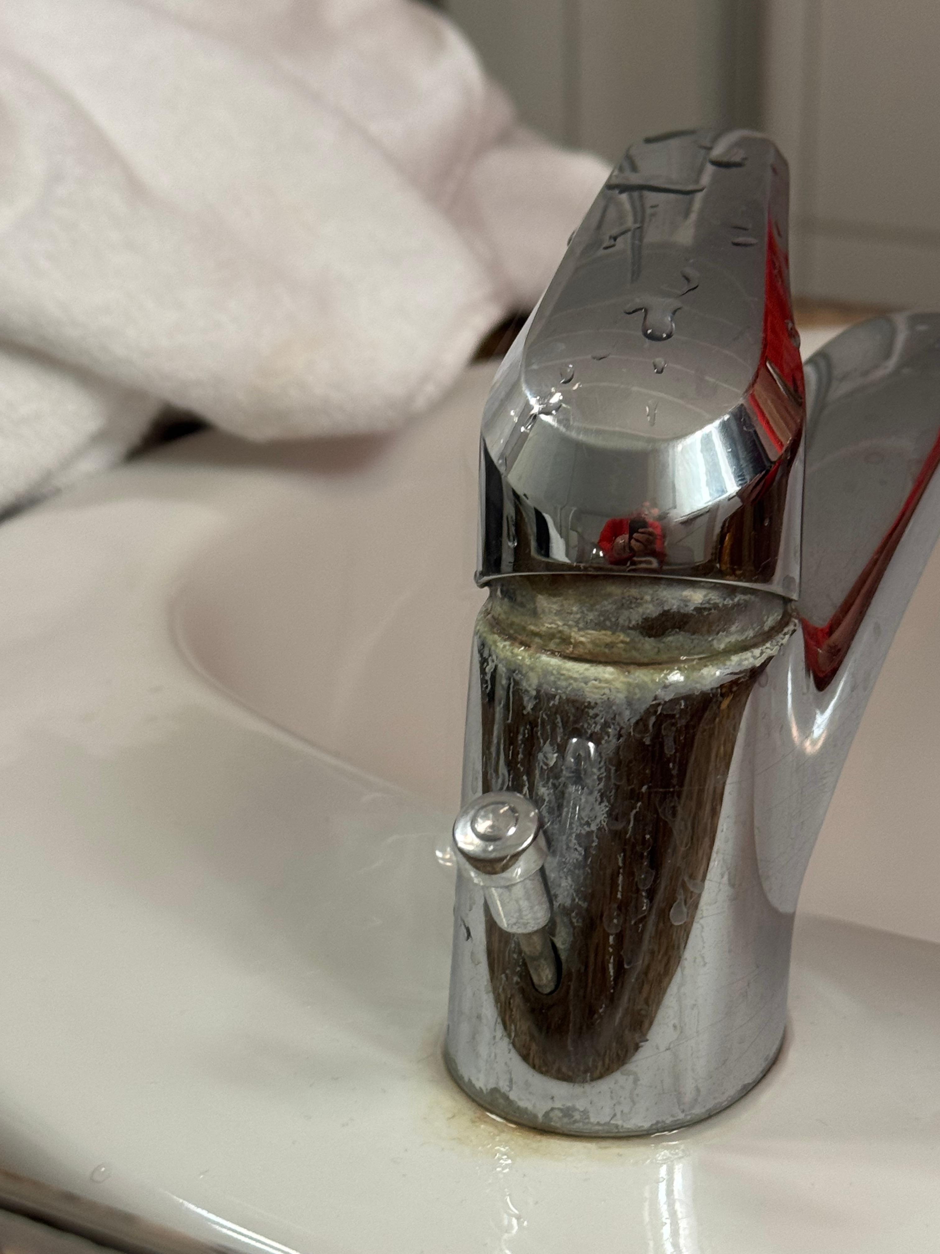 Stark verkalkter Wasserhahn