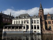 Hoteller den hvide bygning set fra vandsiden