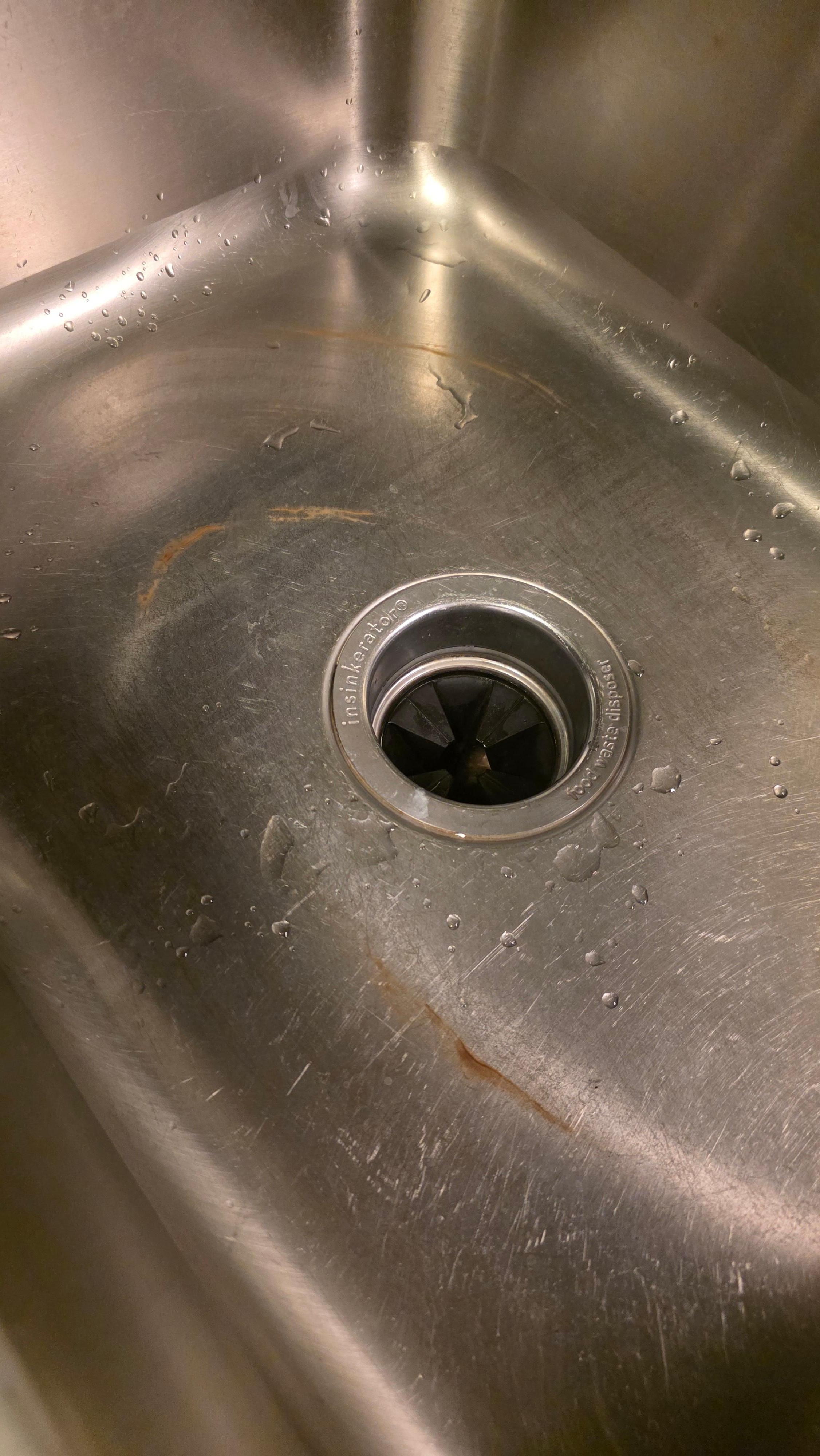 Évier cuisine a notre arrivée 