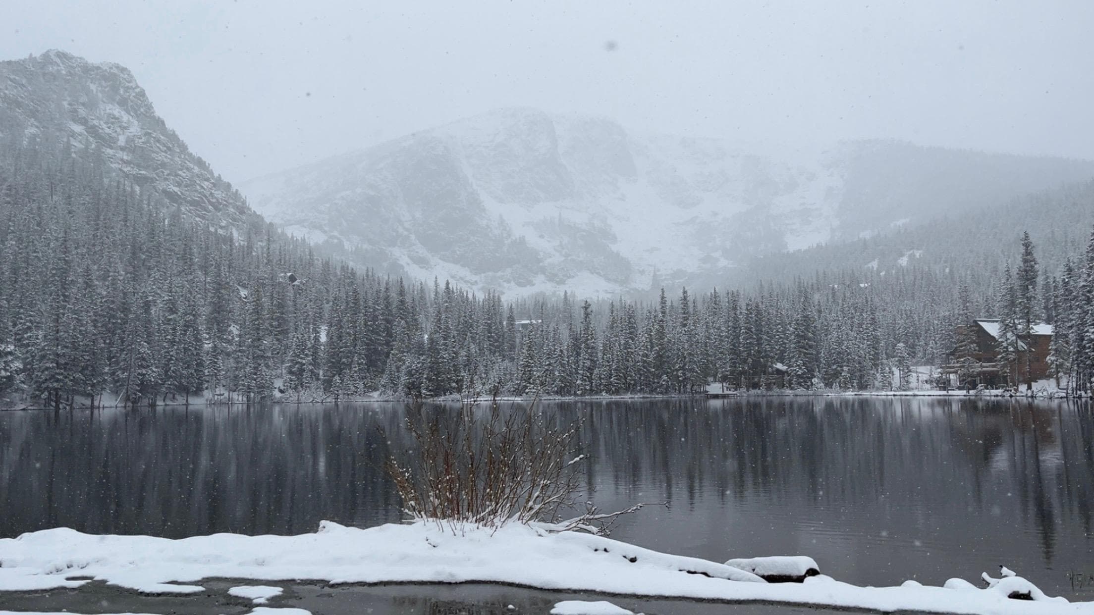 Picture of the lake.