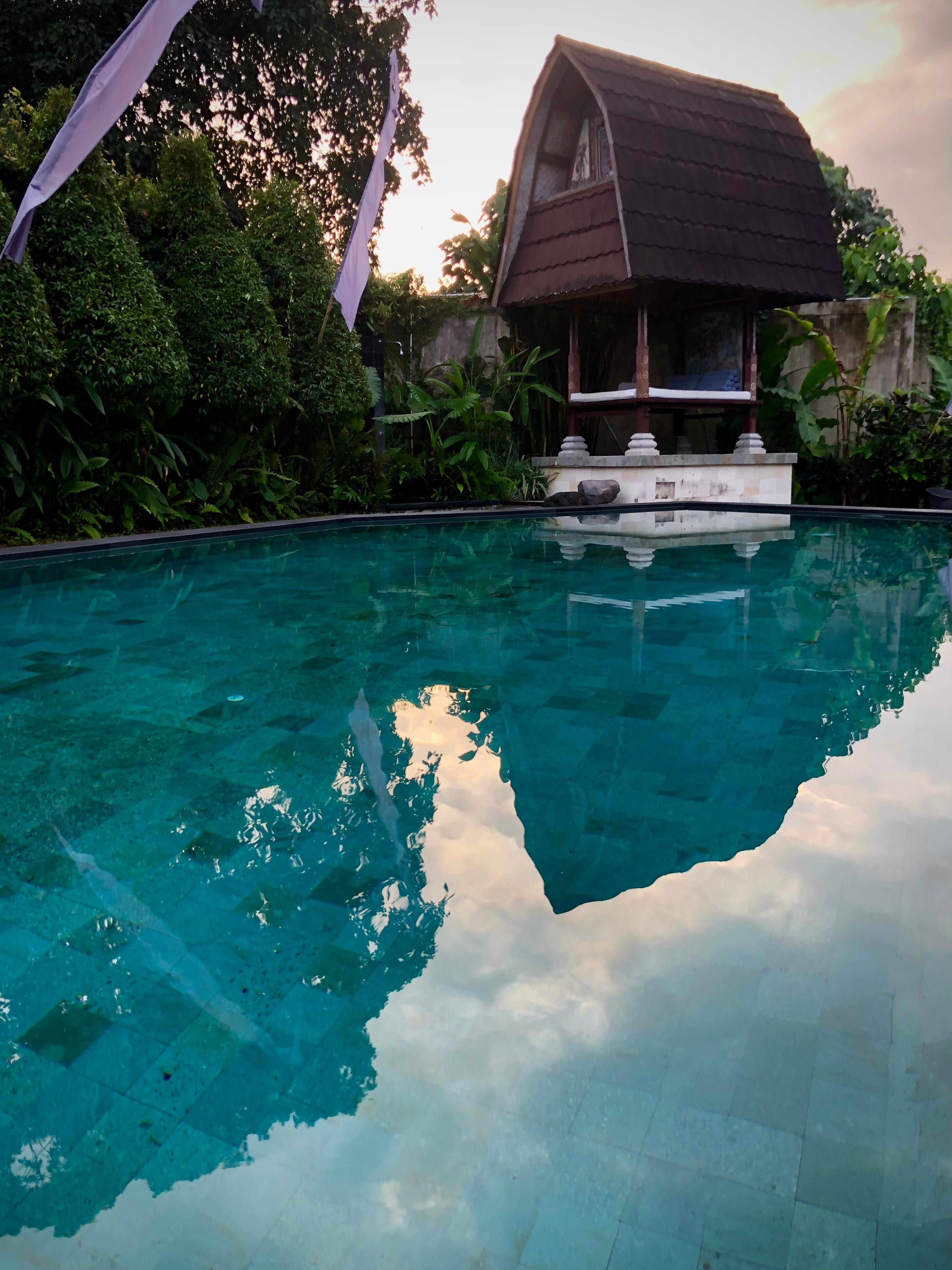 I love swimming in the pool. 