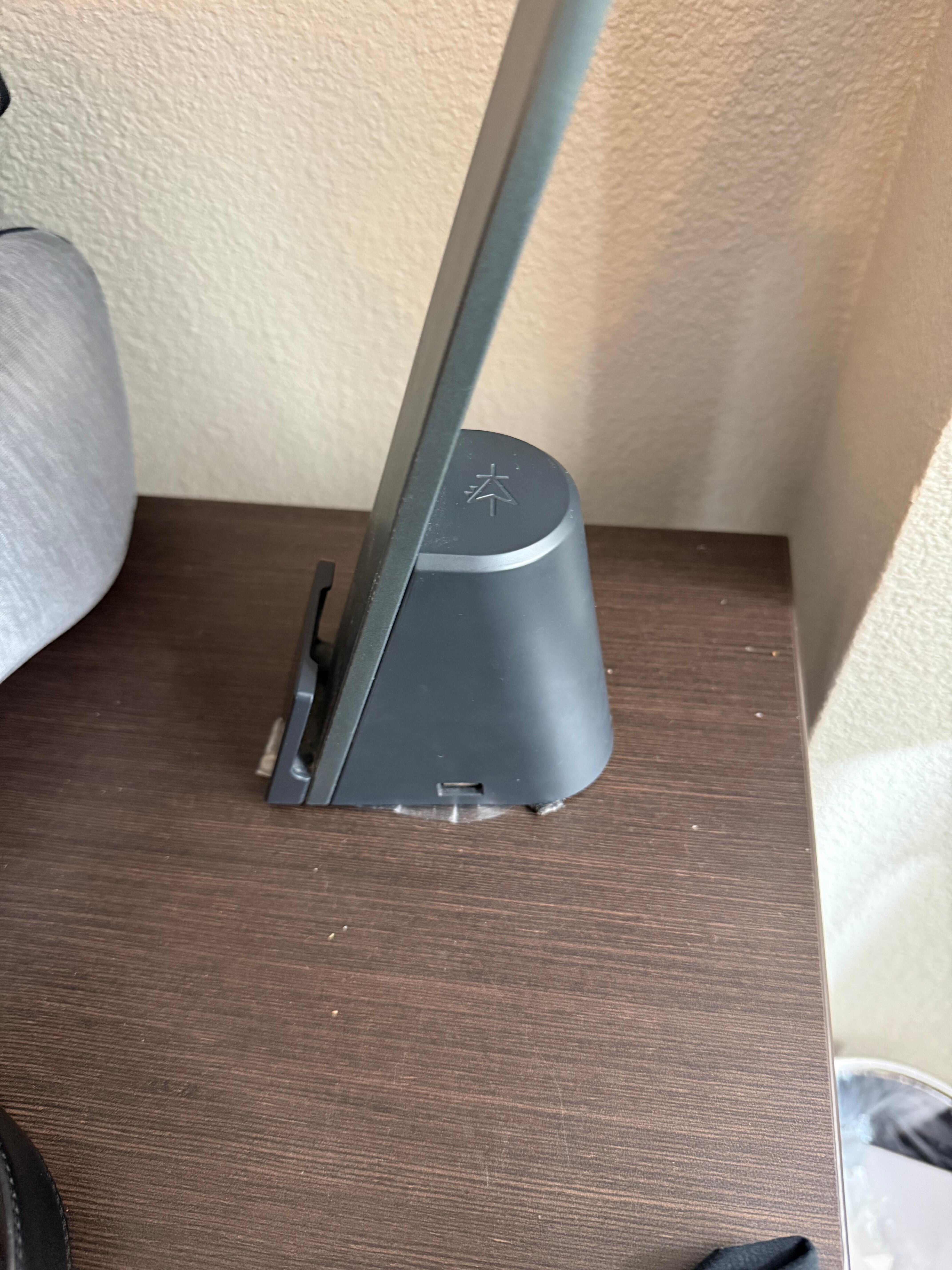 This was pointless. It didn’t work at all. Also why isn’t there a microwave in the room? 