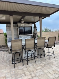 Love this bar area! Nice for watching a ball game!