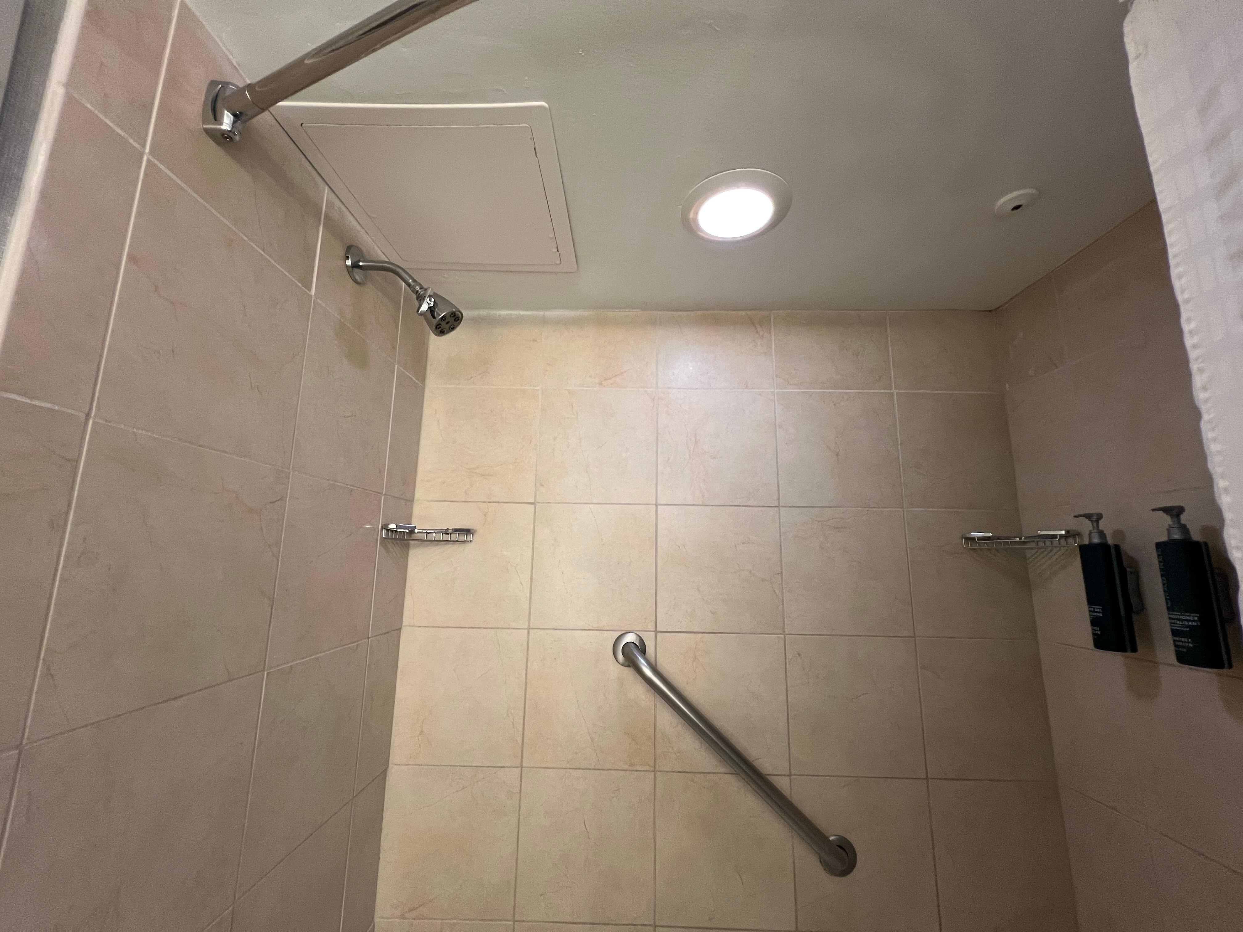 Metal shower plate leaked water noisily from 3-5am after the room above me took a 3am shower so I couldn’t sleep.