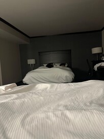 Era una habitación para 4 adultos y miren el espacio tan grande que había en la habitación. De verdad este hotel es lo mejor