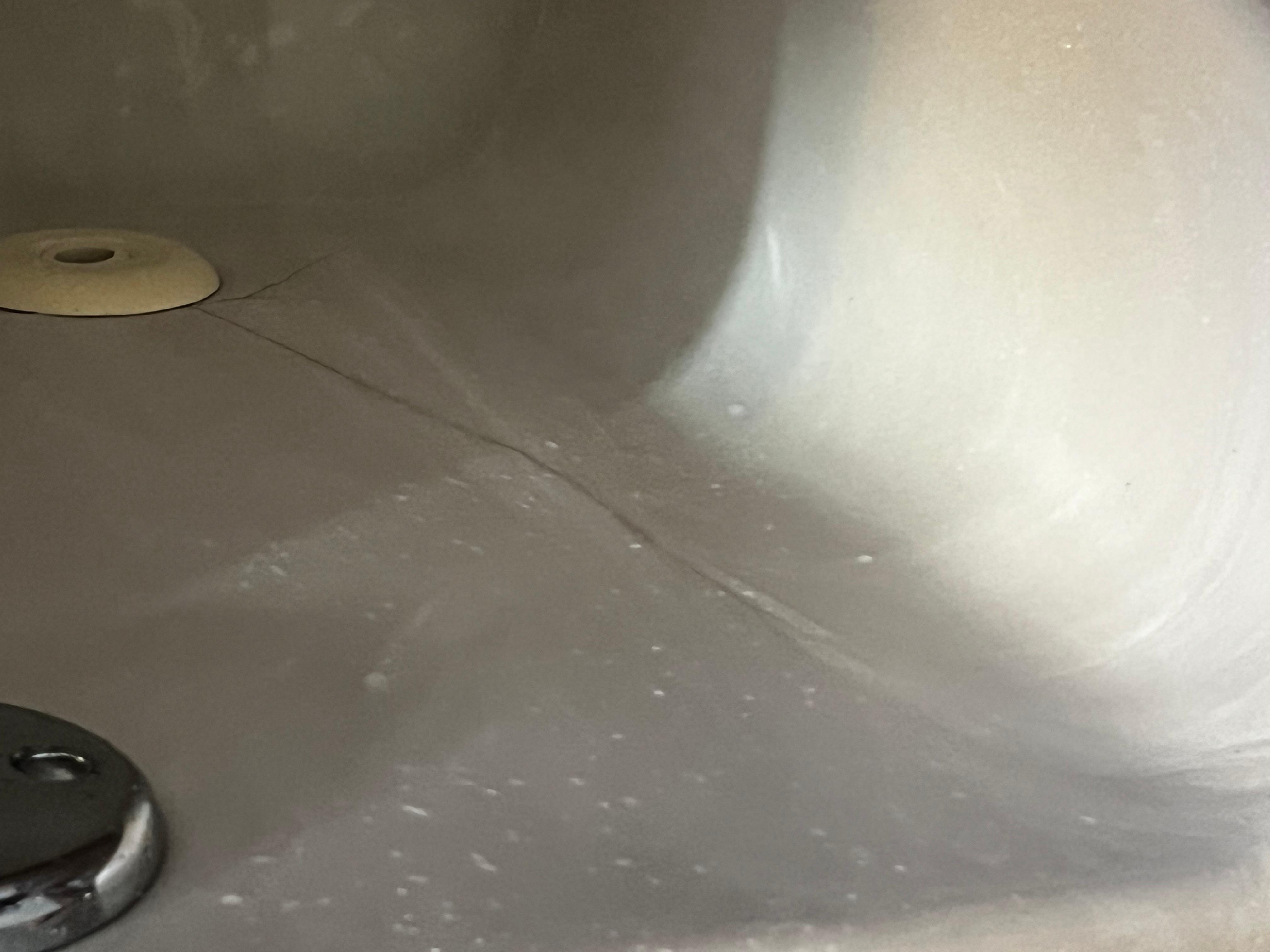 Crack in bathtub 