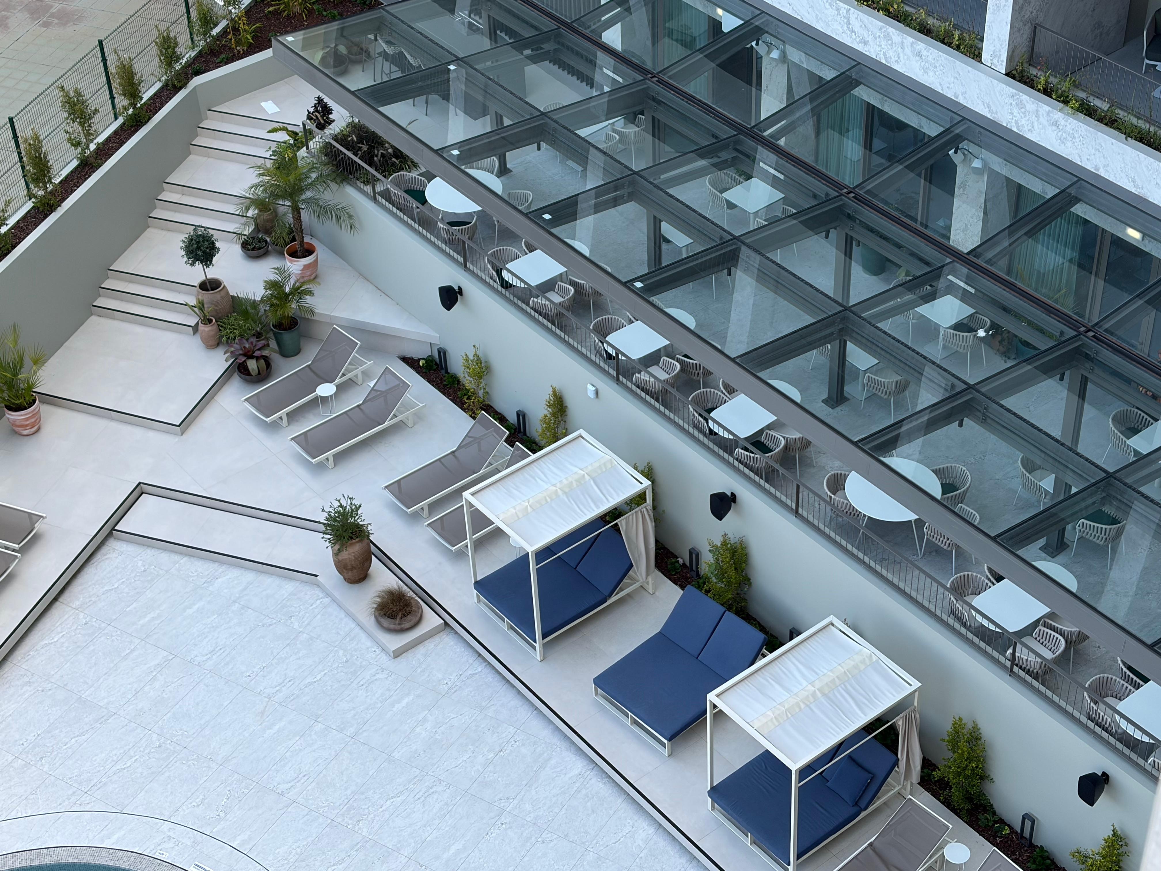 Dining room overlooking the pool