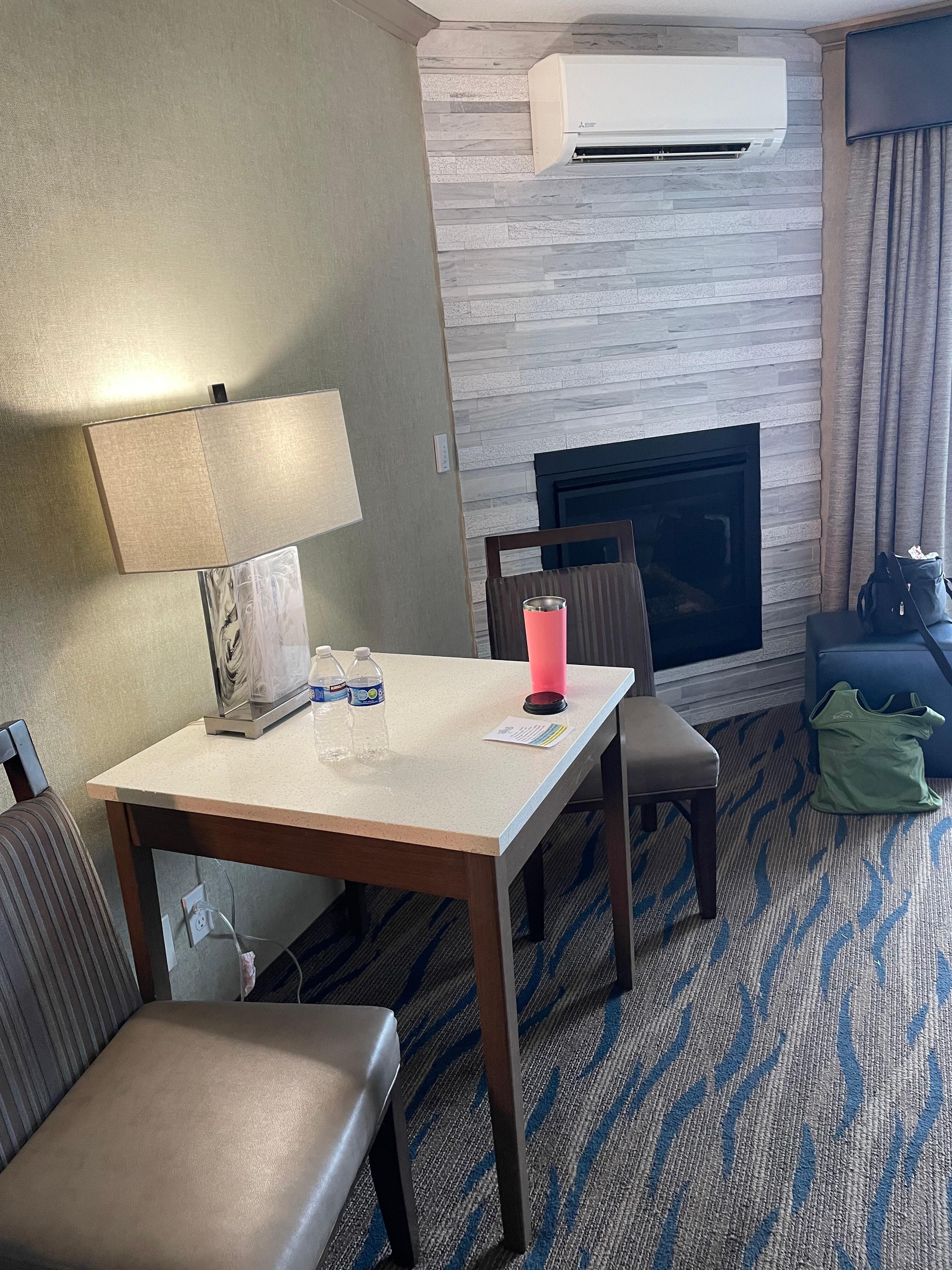 Table with 2 chairs