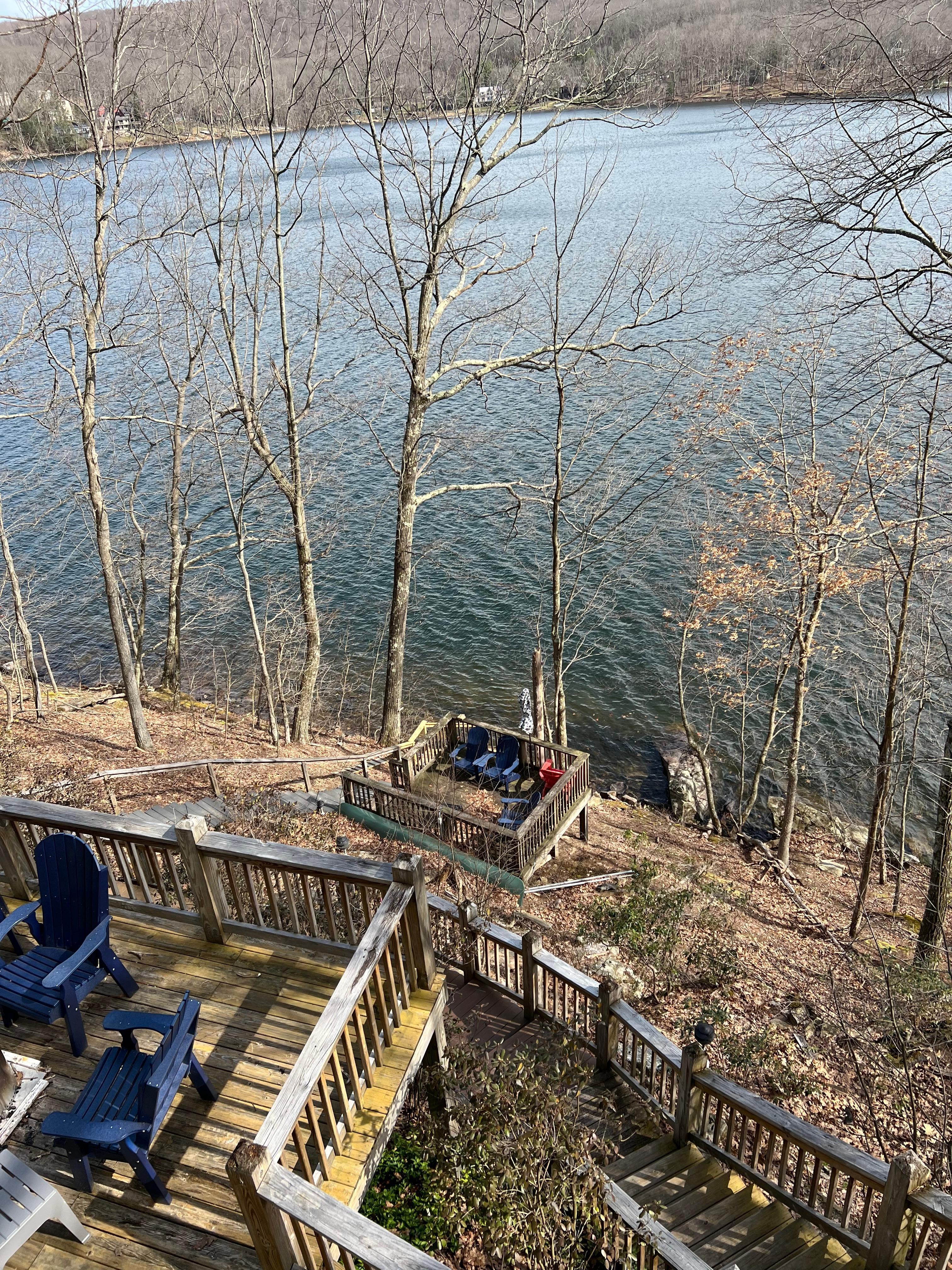 Steep steps down to the lake. No dock 