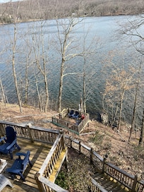 Steep steps down to the lake. No dock