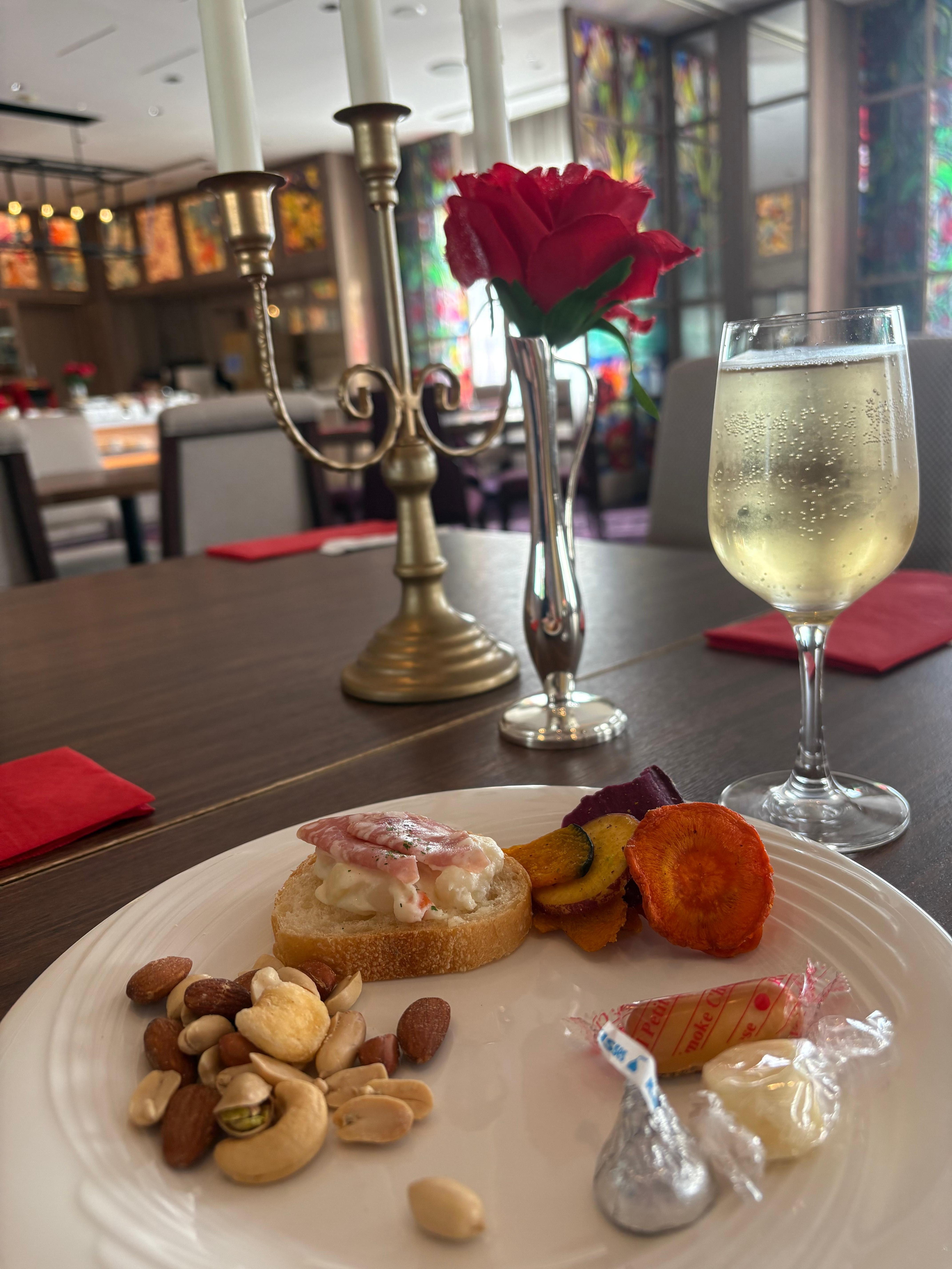 Wine and snacks in the lounge in the afternoon