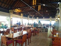 Breakfast buffet/restaurant area