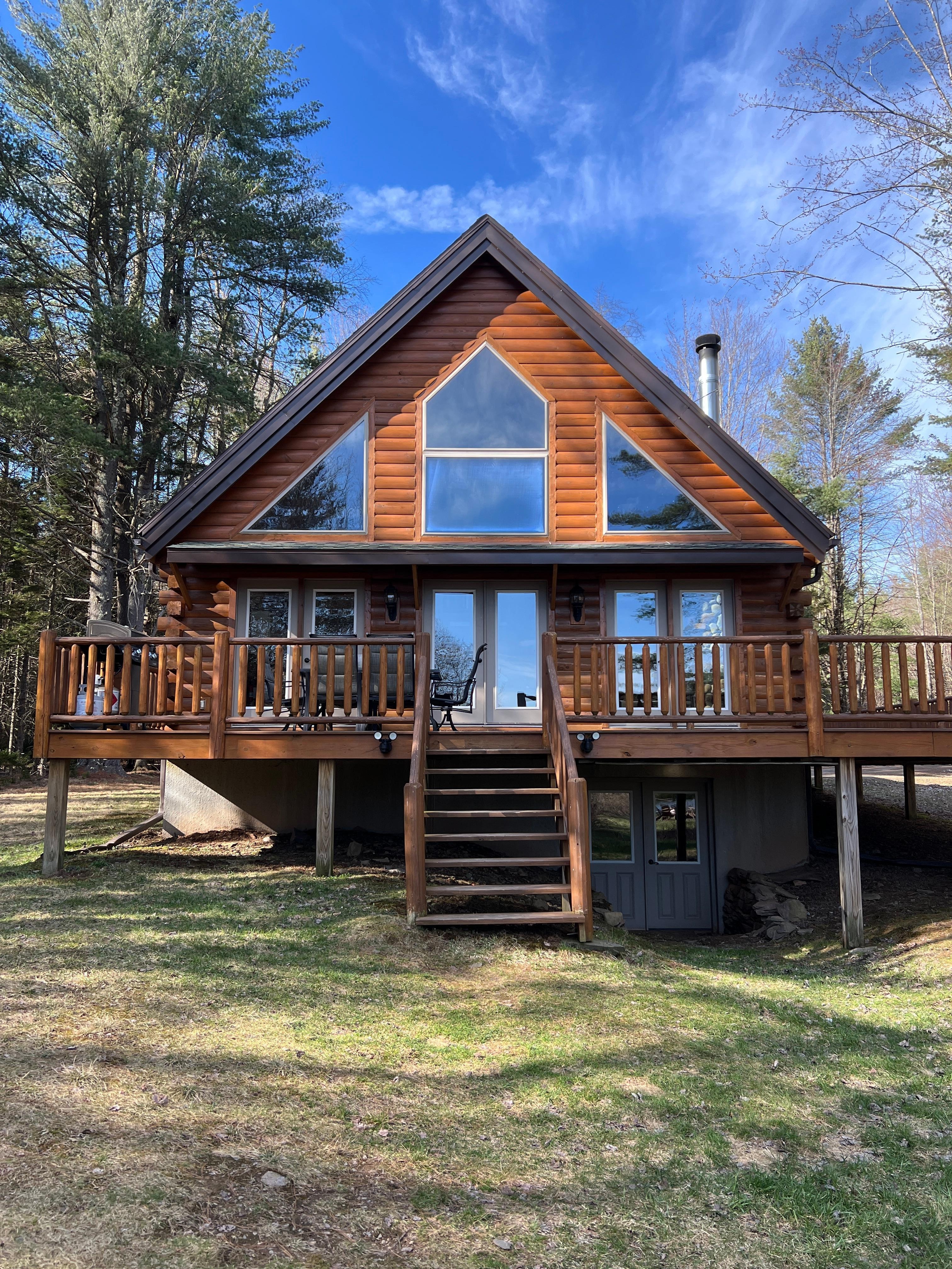 Back of the cabin, great morning and early afternoon natural light