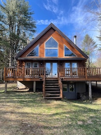 Back of the cabin, great morning and early afternoon natural light