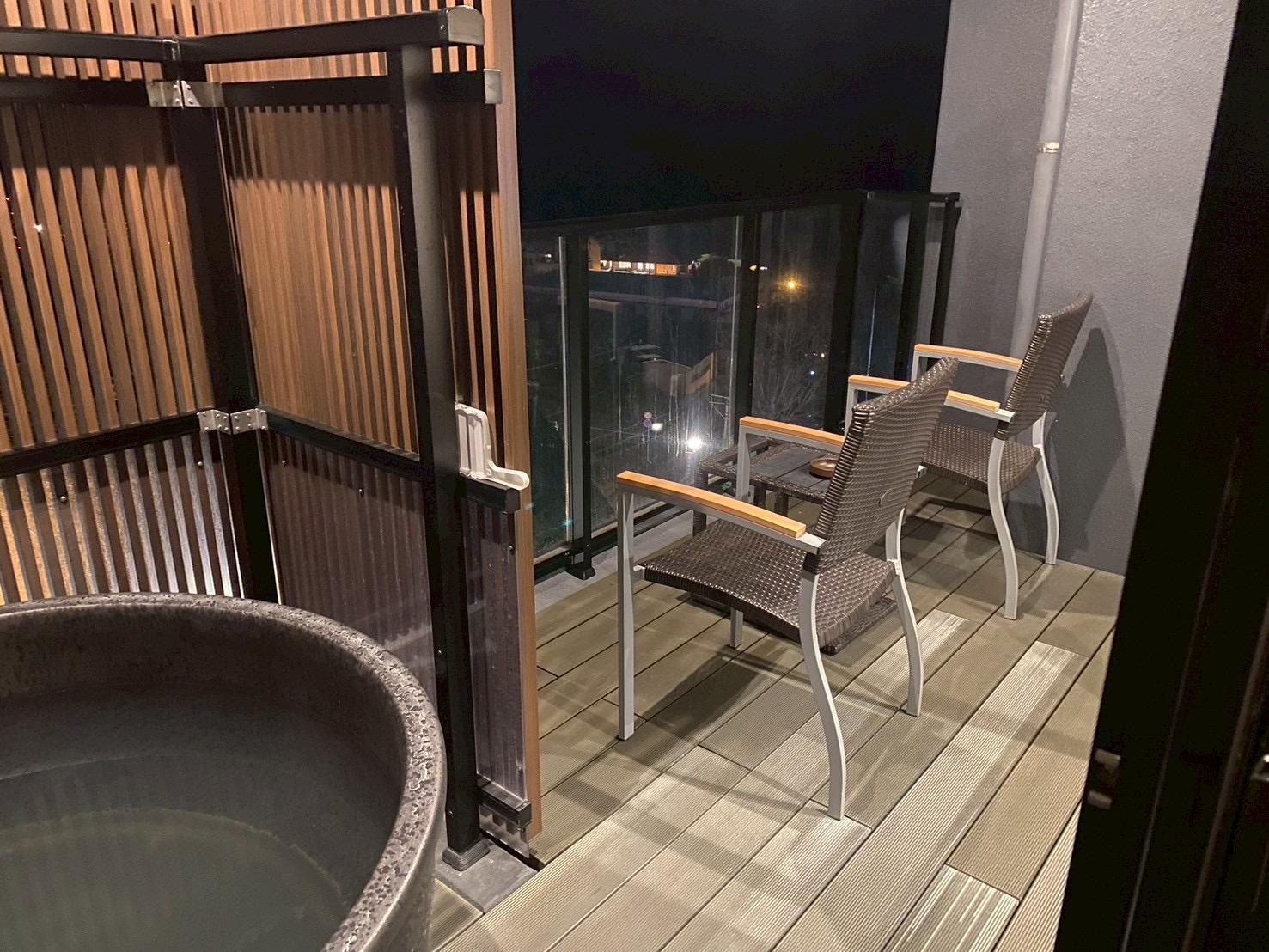 露天風呂横テラス