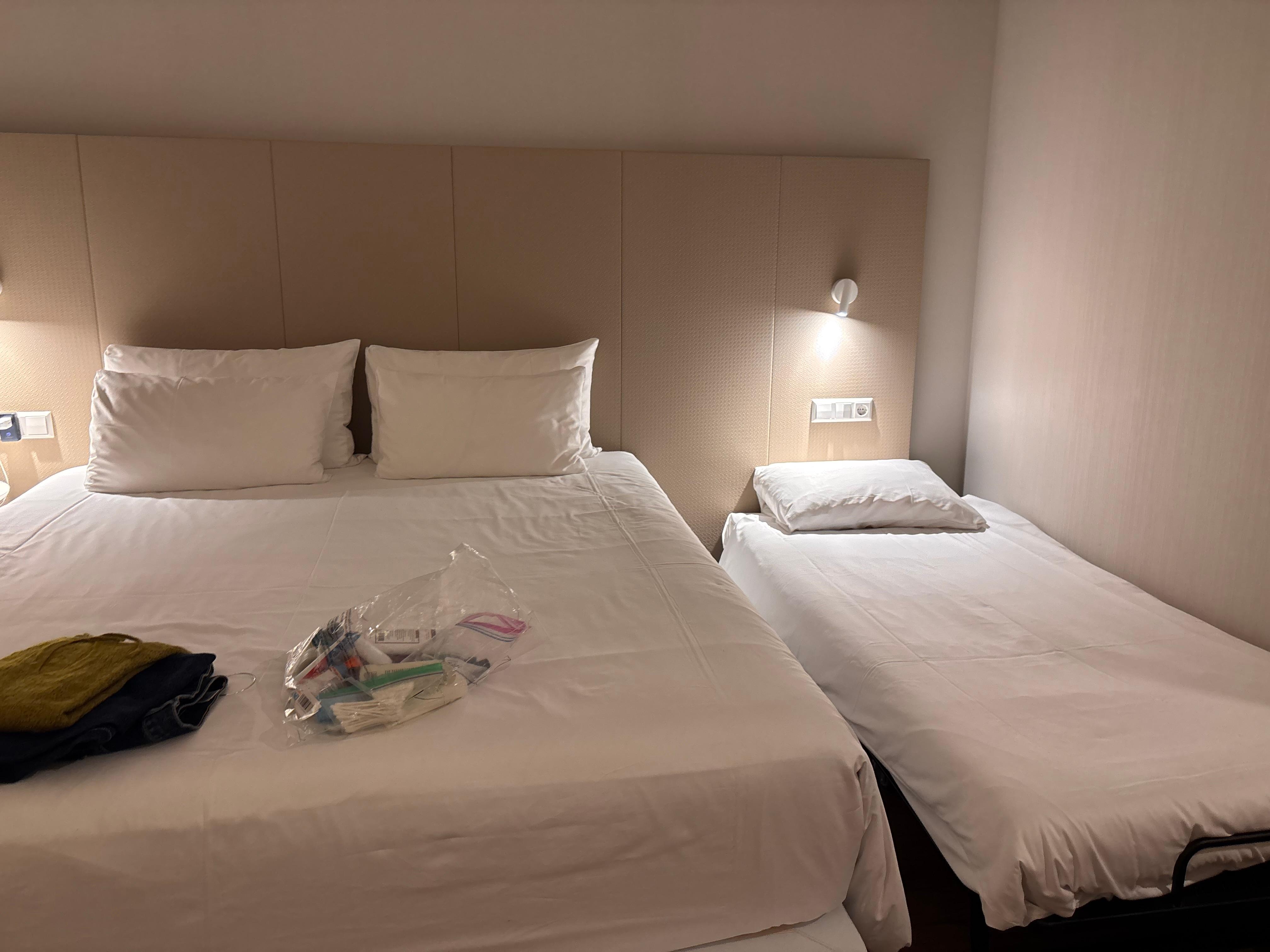 Suite for three people