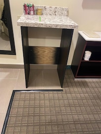 No refrigerator or microwave