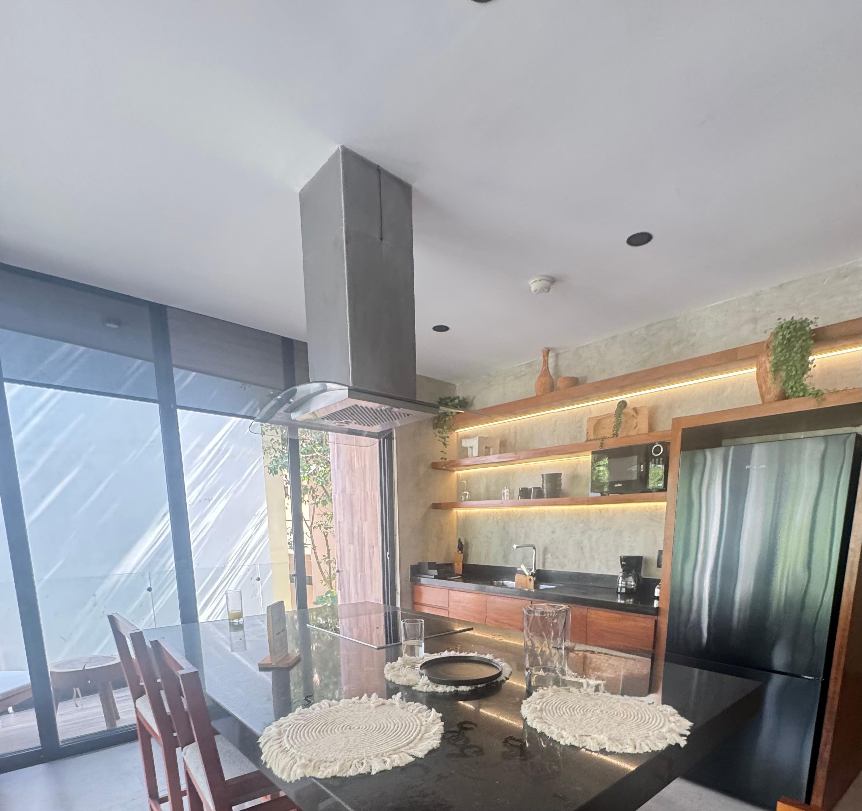 El área de la cocina está completa, y es ta muy cómodo y organizado 