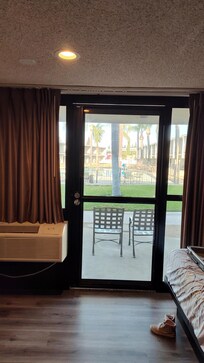 No weather stripping