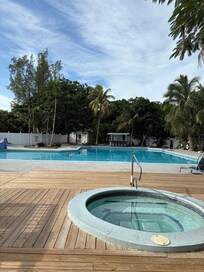 Great pool and hot tub!!!
