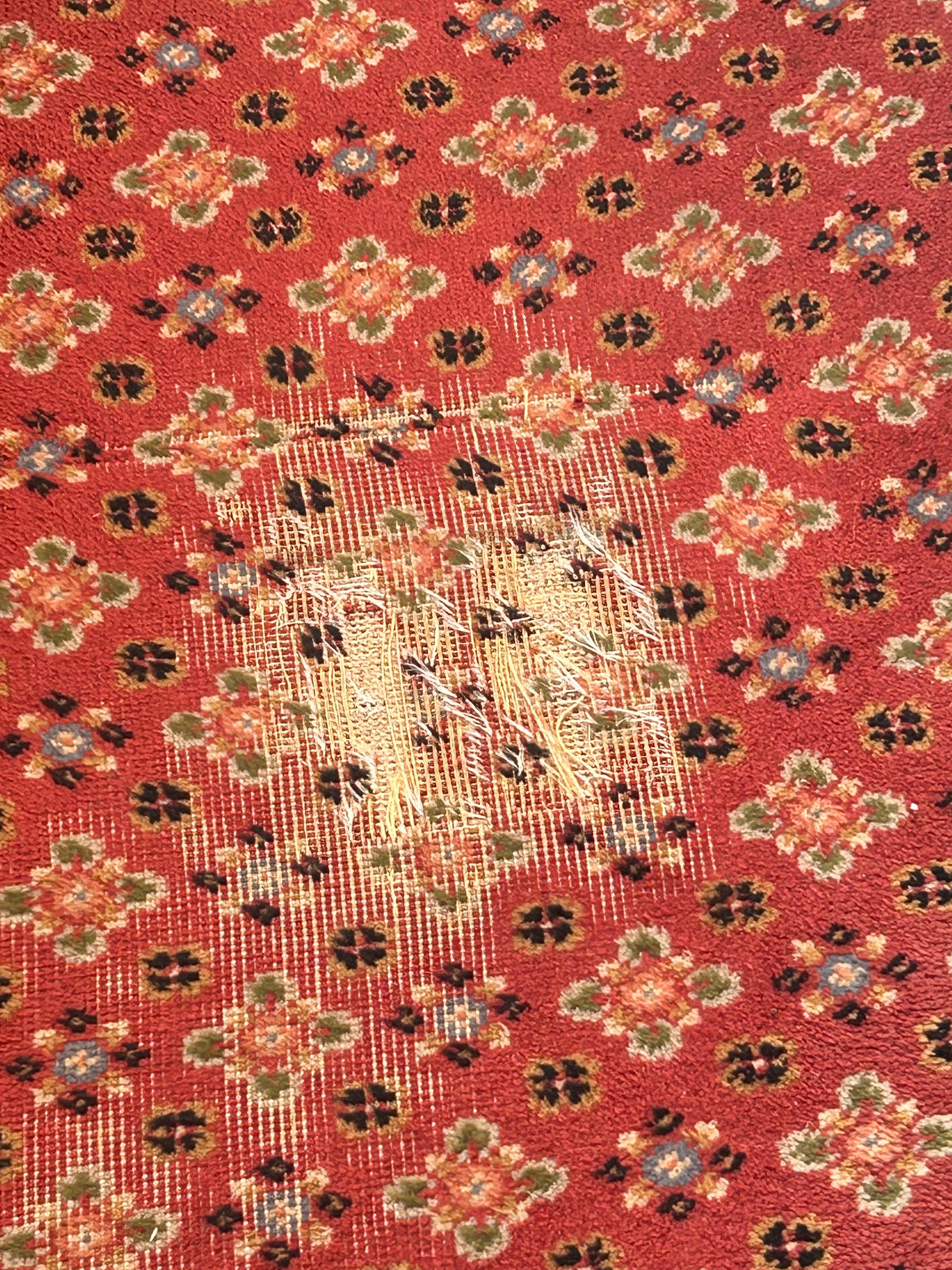 Threadbare carpets
Trip hazard !!
