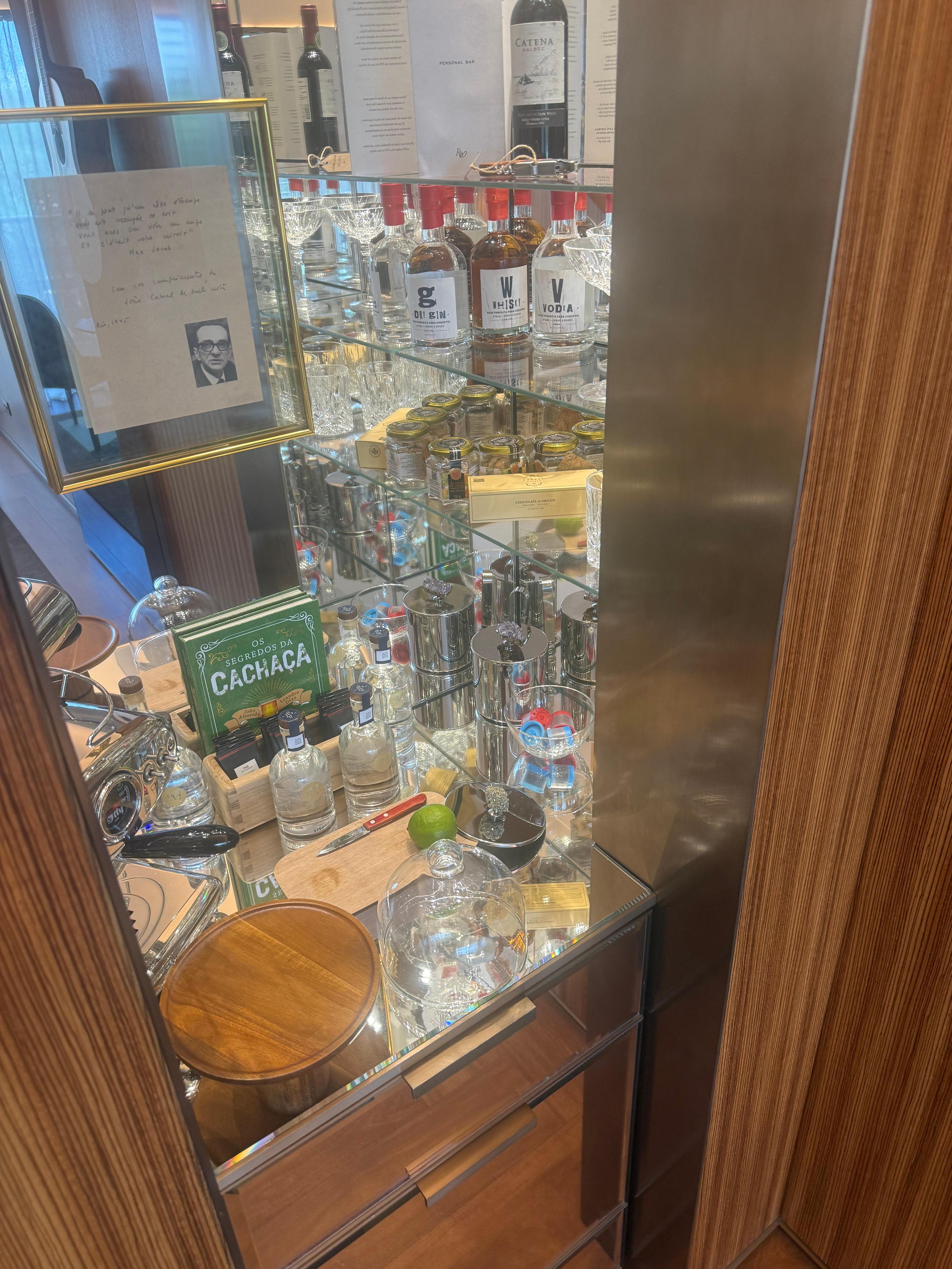 Área de café, chá e drinks no quarto