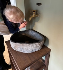 Uriger Trinkwasserspender in der Tagesbar, hat unser Kleiner geliebt