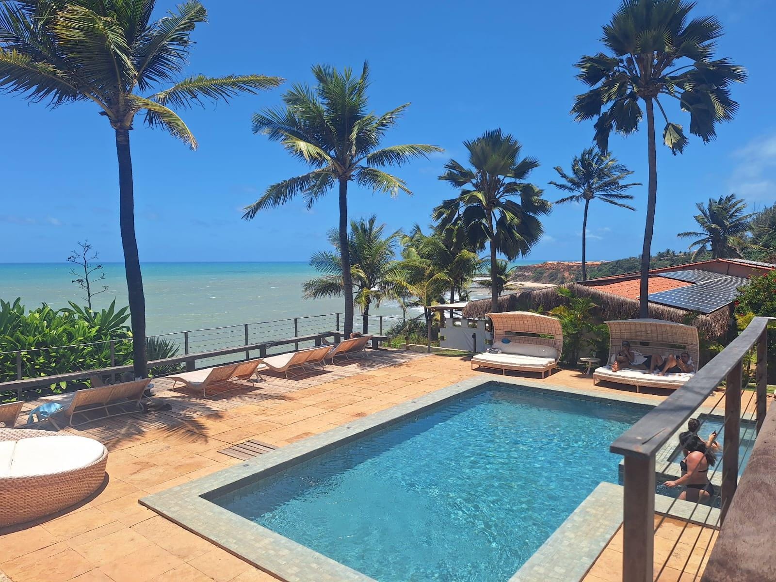 vista do restaurante para piscina para o mar e a direita para o CHAPADÃO