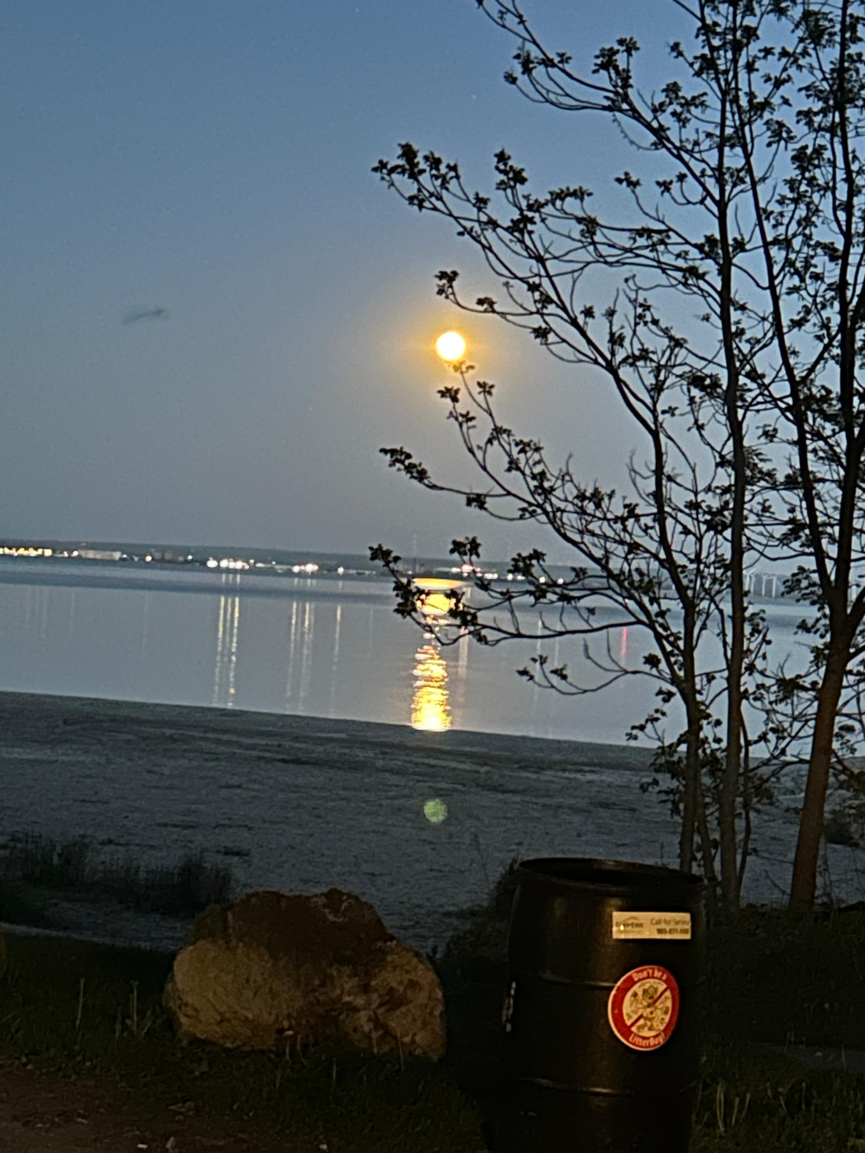 Sun set at the Niagara River 