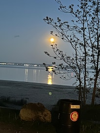 Sun set at the Niagara River