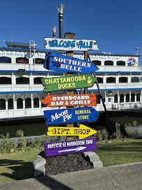 We rode the Chattanooga Duck boat. Enjoyed it very much. Captain Rob was awesome.