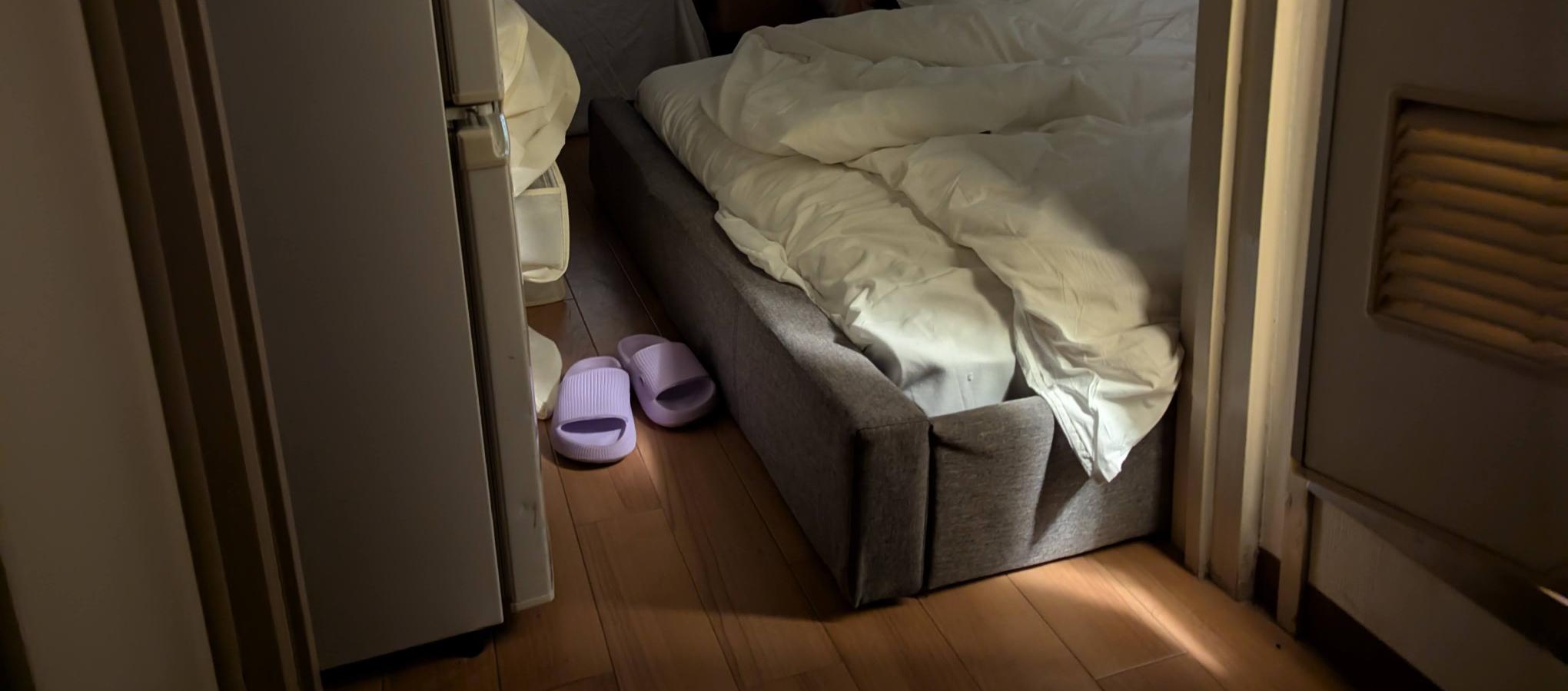 The doorway into the room is obstructed by the bed and fridge. Very unsafe.