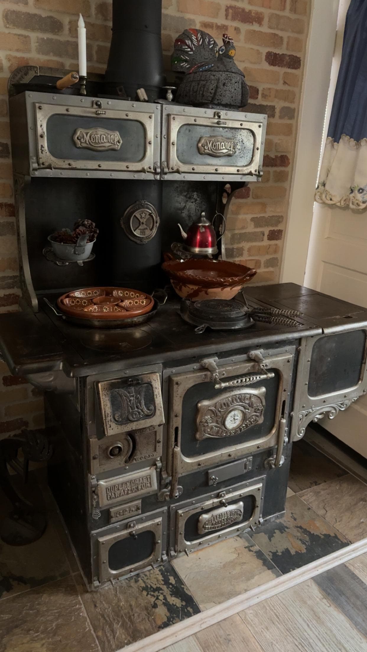 This antique stove was so cool!