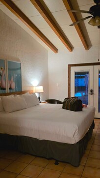 High beam ceiling, King bed & pool view