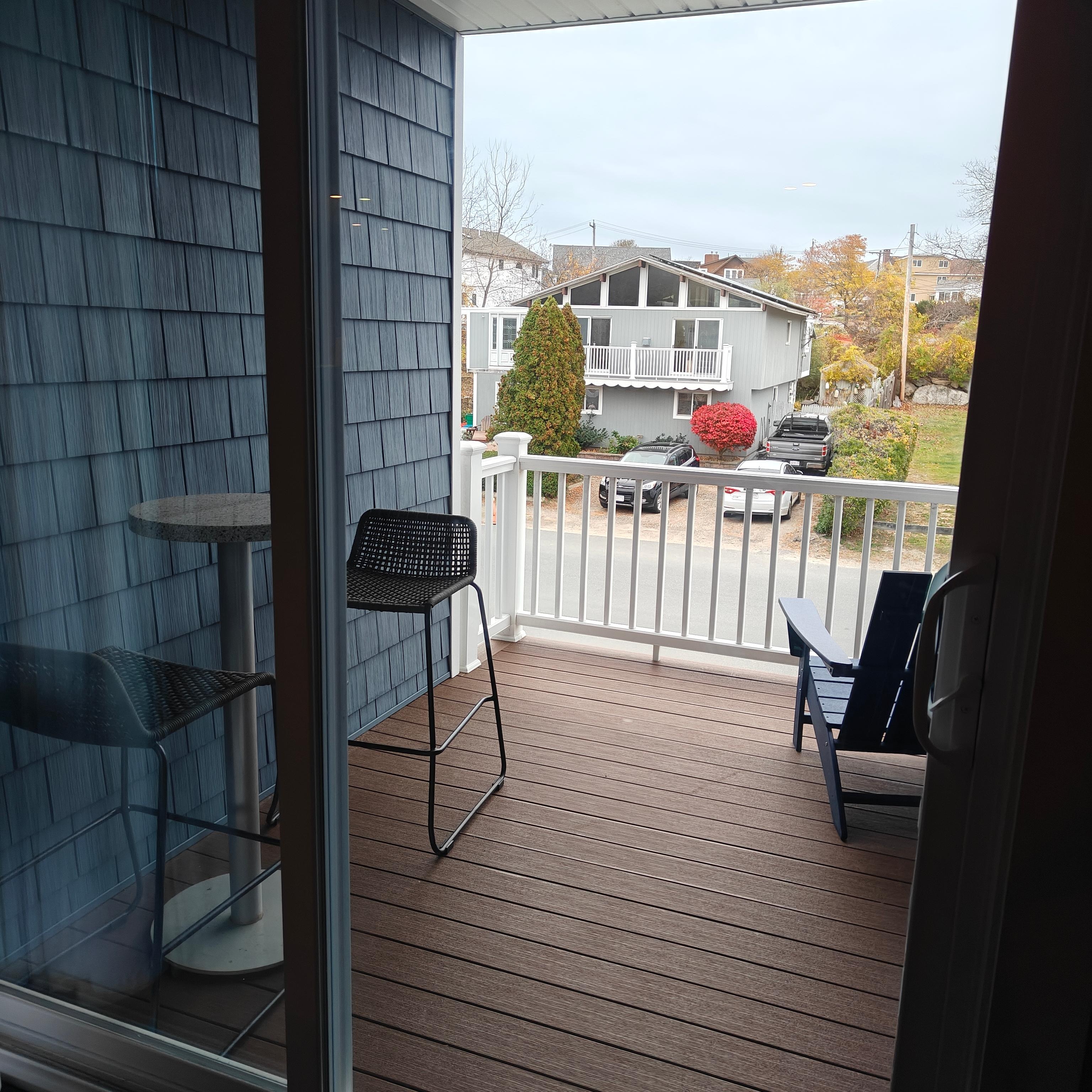 Balcony.
The remainder of my photos, showing the interior, exceeded the allowed size. 