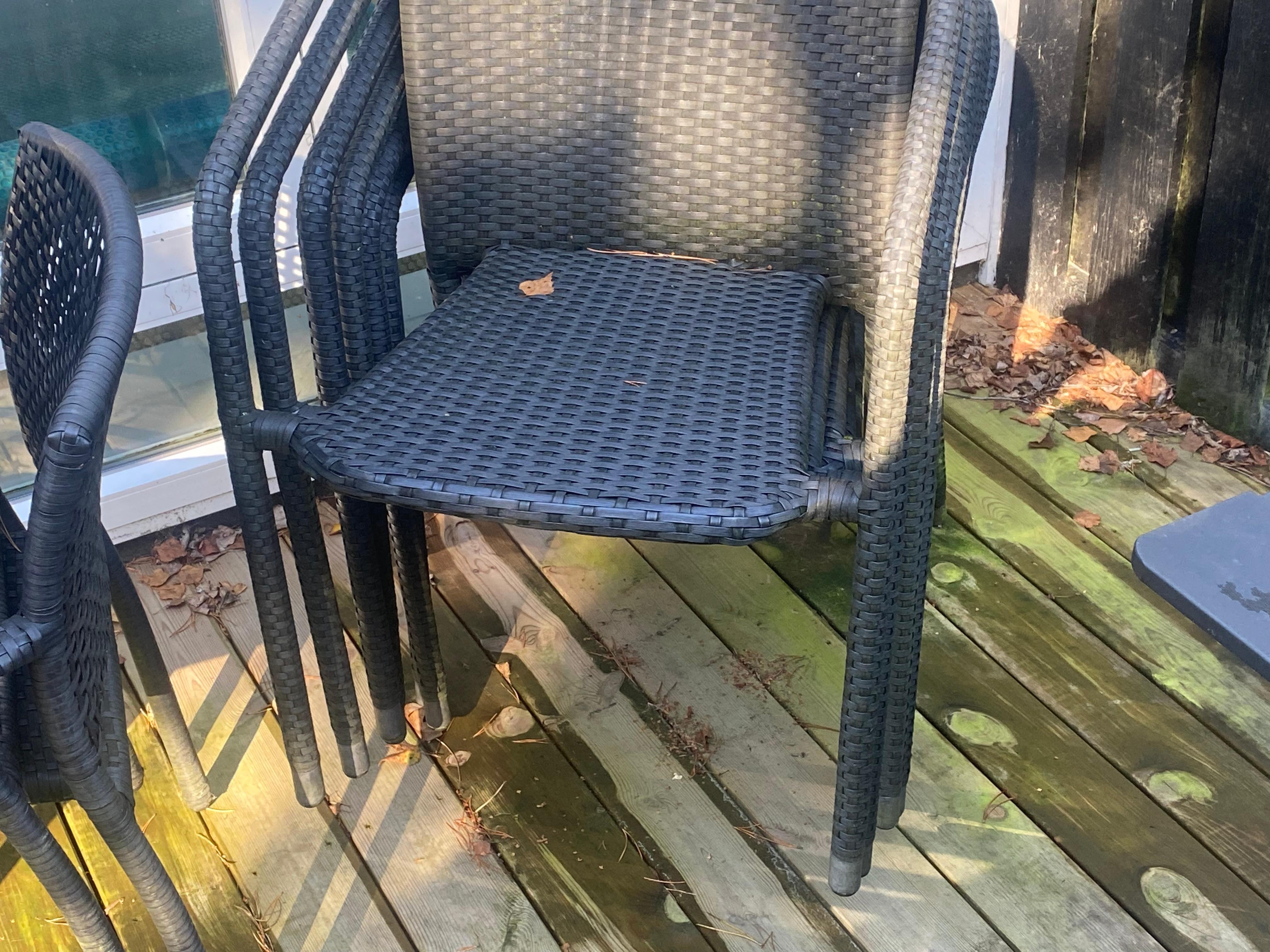 Ungepflegte Seitenterrase