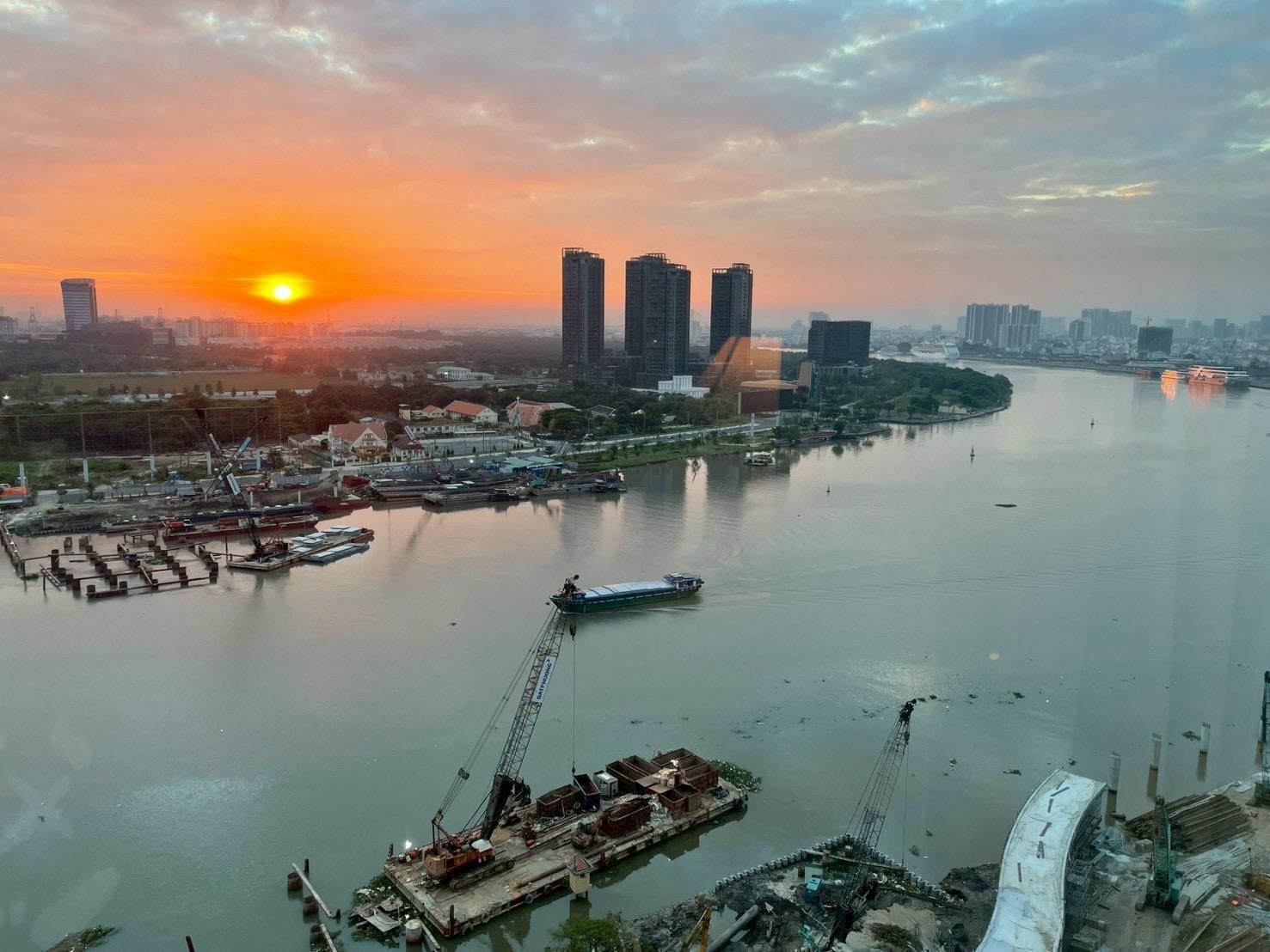部屋からの朝日