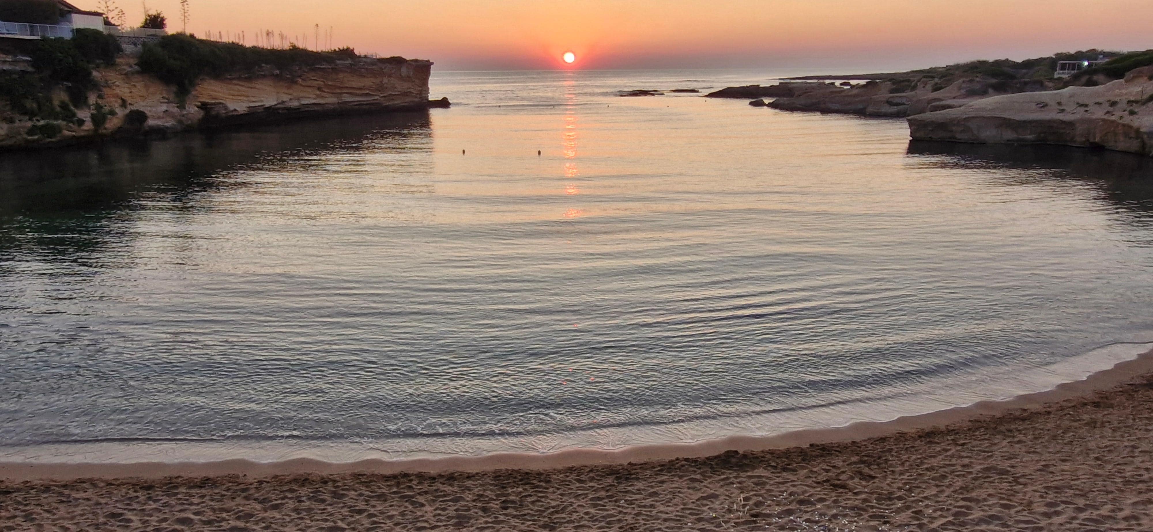 beach 4 minutes walk away, sunrise