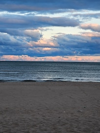 Everyday view in front of the cabin. Gorgeous and relaxing.