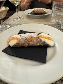 Cannoli, so delicious