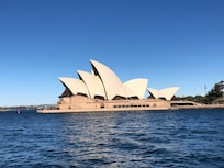 Vue de l’opéra à partir du bateau