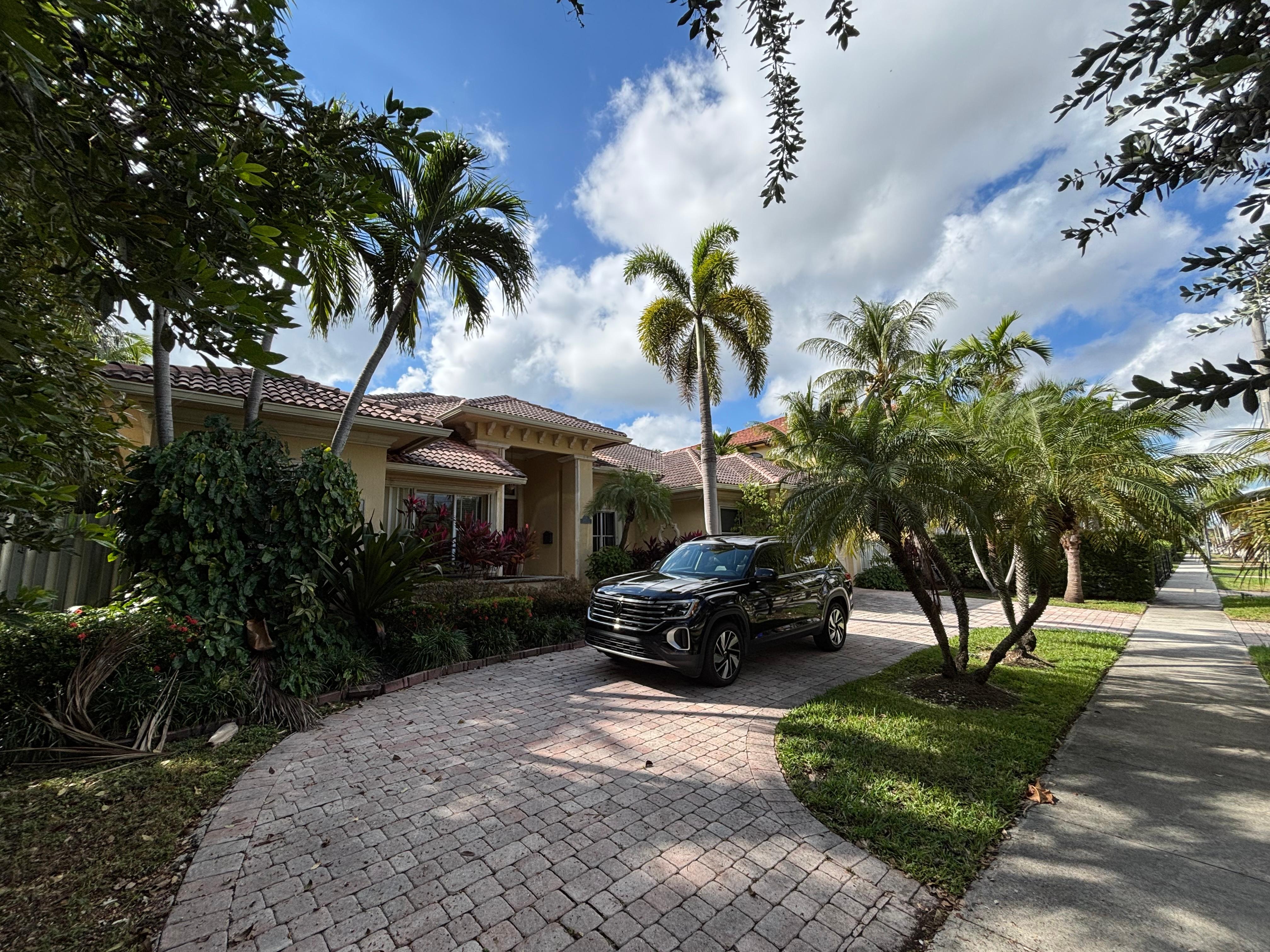 Front of house; neighborhood seemed safe and had sidewalks