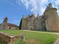 Ceci n'est pas la maison de Martine ;)
C'est le magnifique château de Montal, à 5 km de là..