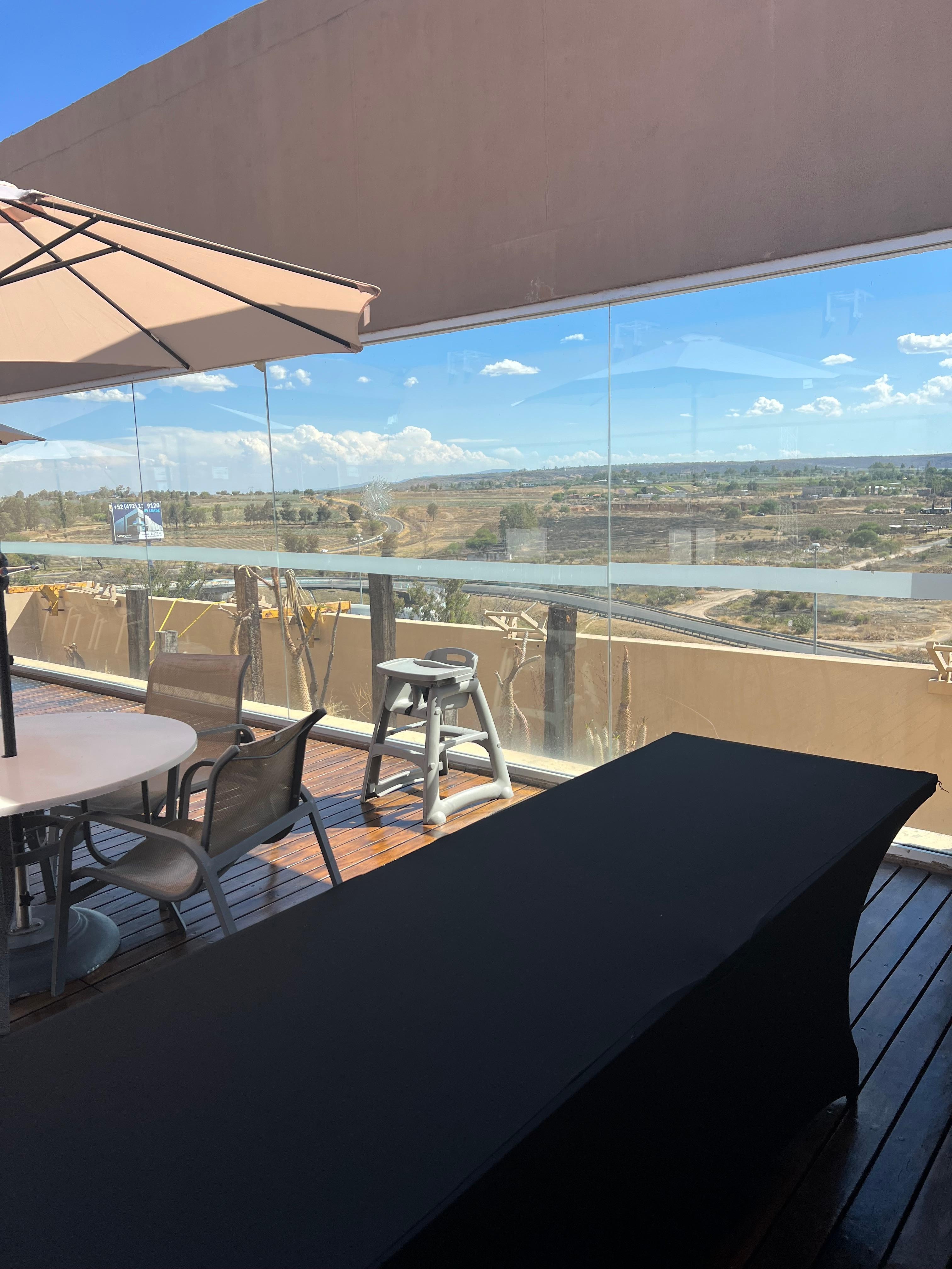 Mobiliario de Salón de Juntas en lugar de Sillas o Camastros de Alberca