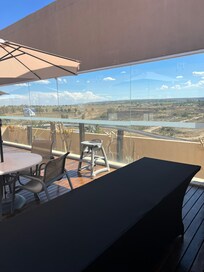 Mobiliario de Salón de Juntas en lugar de Sillas o Camastros de Alberca