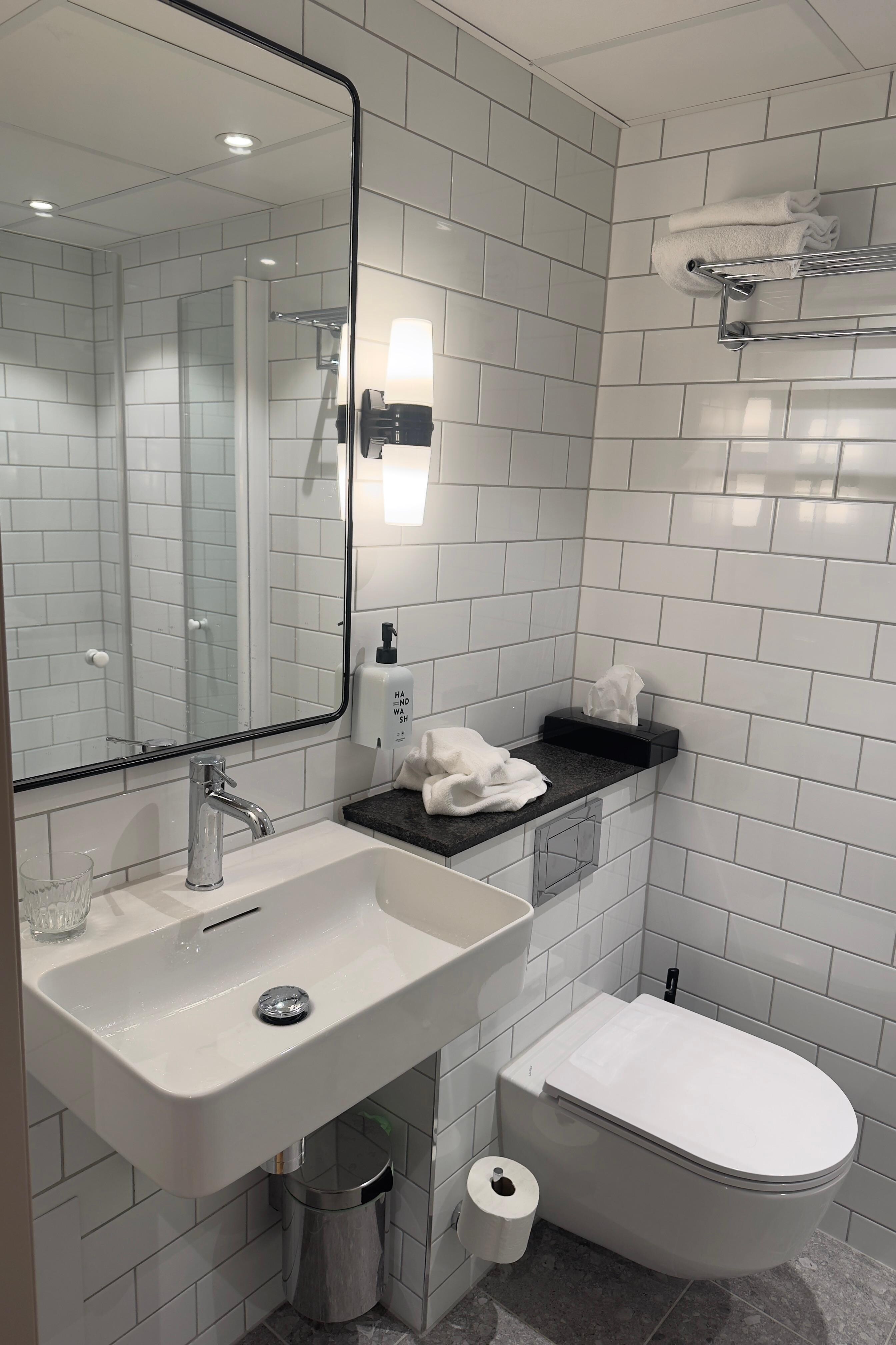 Bathroom in single bed room