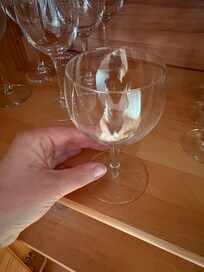 Glas defekt und diverses Geschirr schmutzig