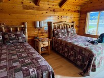 2 Queen beds