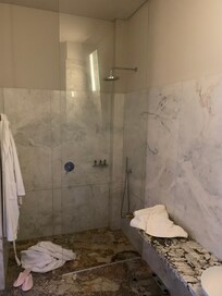 Bathroom with under floor heating