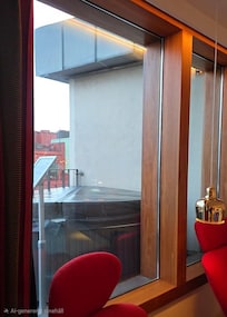 Att ha sin egen jacuzzi och en balkong där man kan sitta och njuta va helt otroligt mysigt. Kändes extremt lyxigt. Jacuzzin va ren och lagom varmt.